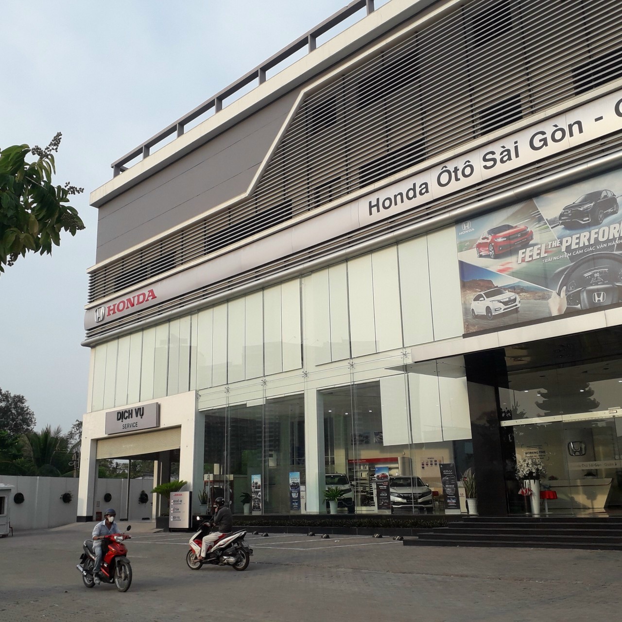 Man Sai gon Auto Q2 9