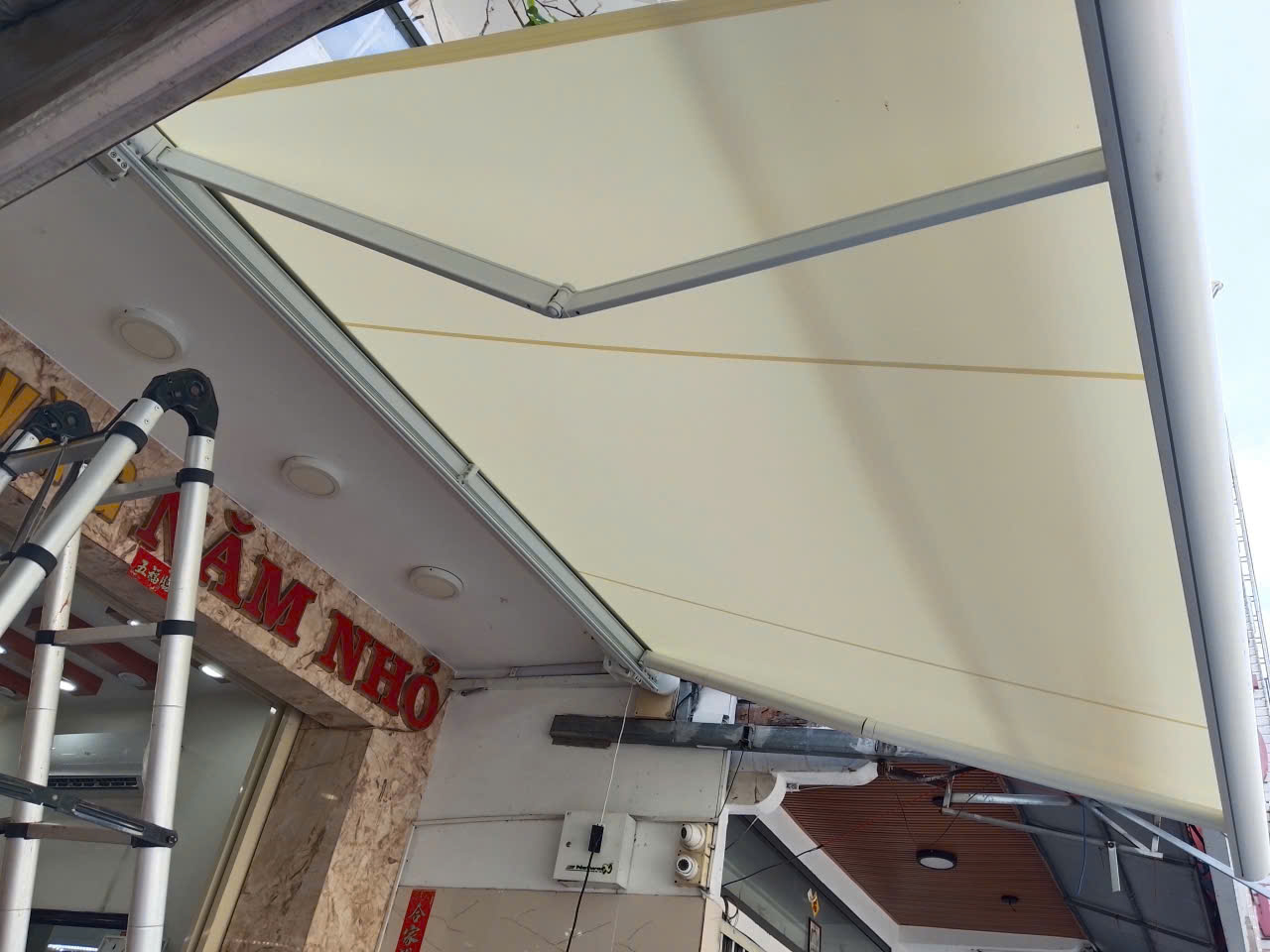 mái hiên tự động